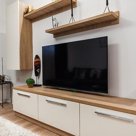 Noir Apartment By Kondo Stays تيرانا المظهر الخارجي الصورة