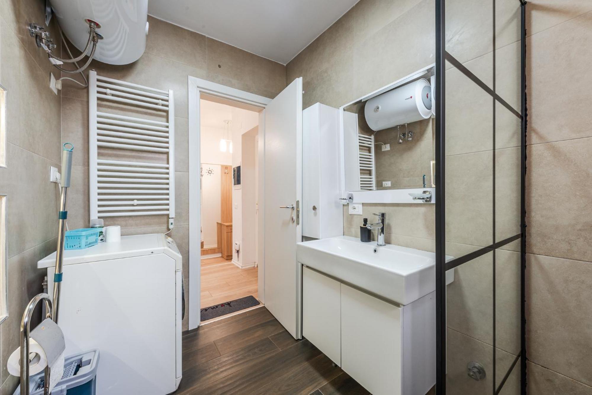 Noir Apartment By Kondo Stays تيرانا المظهر الخارجي الصورة
